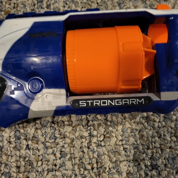 Nerf Strongarm Elite N-Strike Dart Gun - Picture 2 of 3